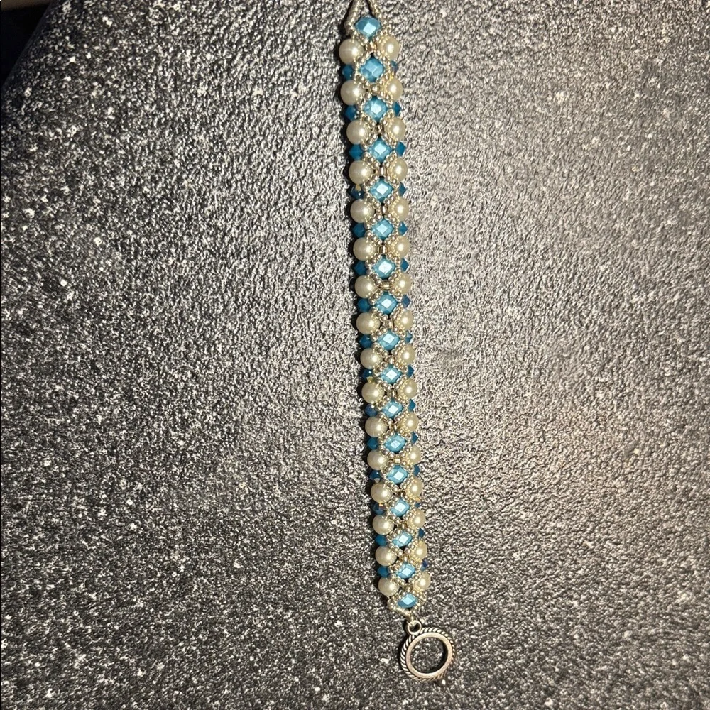 Elegant Blue and Silver Beaded Bracelet - Picture 4 of 5